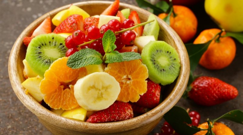 El arte de mezclar frutas para ensaladas es un ejercicio de equilibrio y sabor