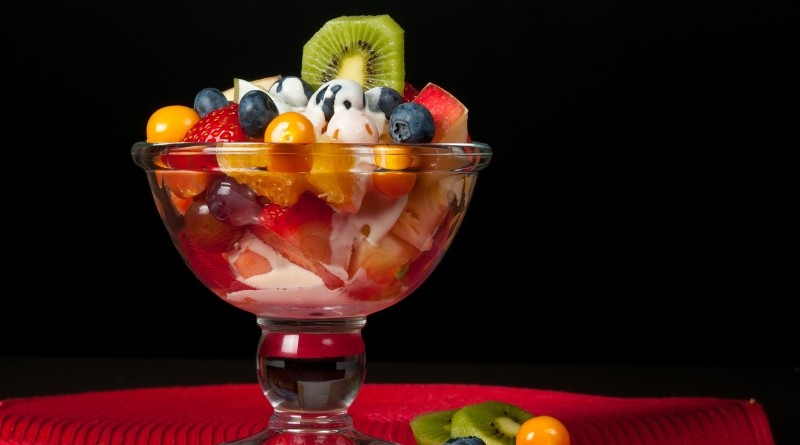 Puedes mezclar tus propias deliciosas y nutritivas ensaladas de frutas