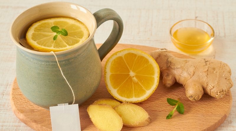 La preparación del té de jengibre y limón es bastante sencilla