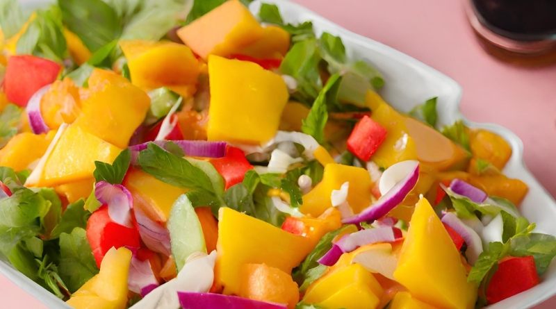 La ensalada agridulce de mango lleva ingredientes que ayudan a equilibrar el sabor